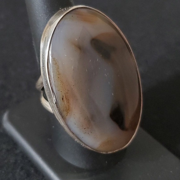Oval Montana Agate Ring - Picture 2 of 5